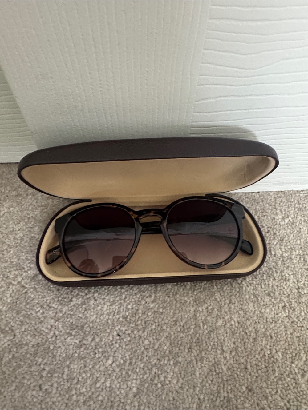 Women’s Round Brown Tortoise Sunglasses